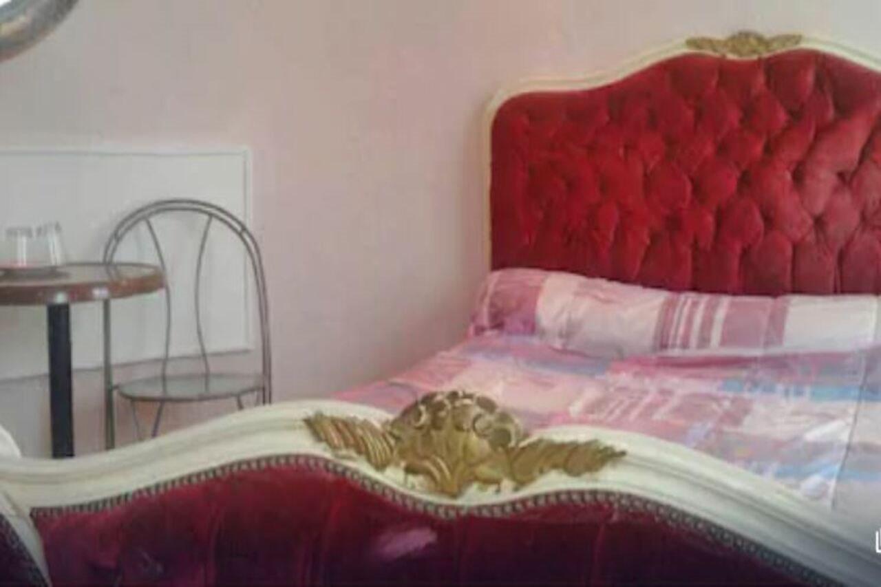 Hotel Le Petit Trianon Paris