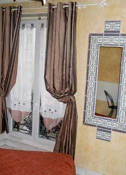 Hotel Le Petit Trianon Paris