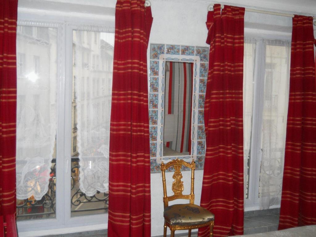 Le Petit Trianon Hotel Paris